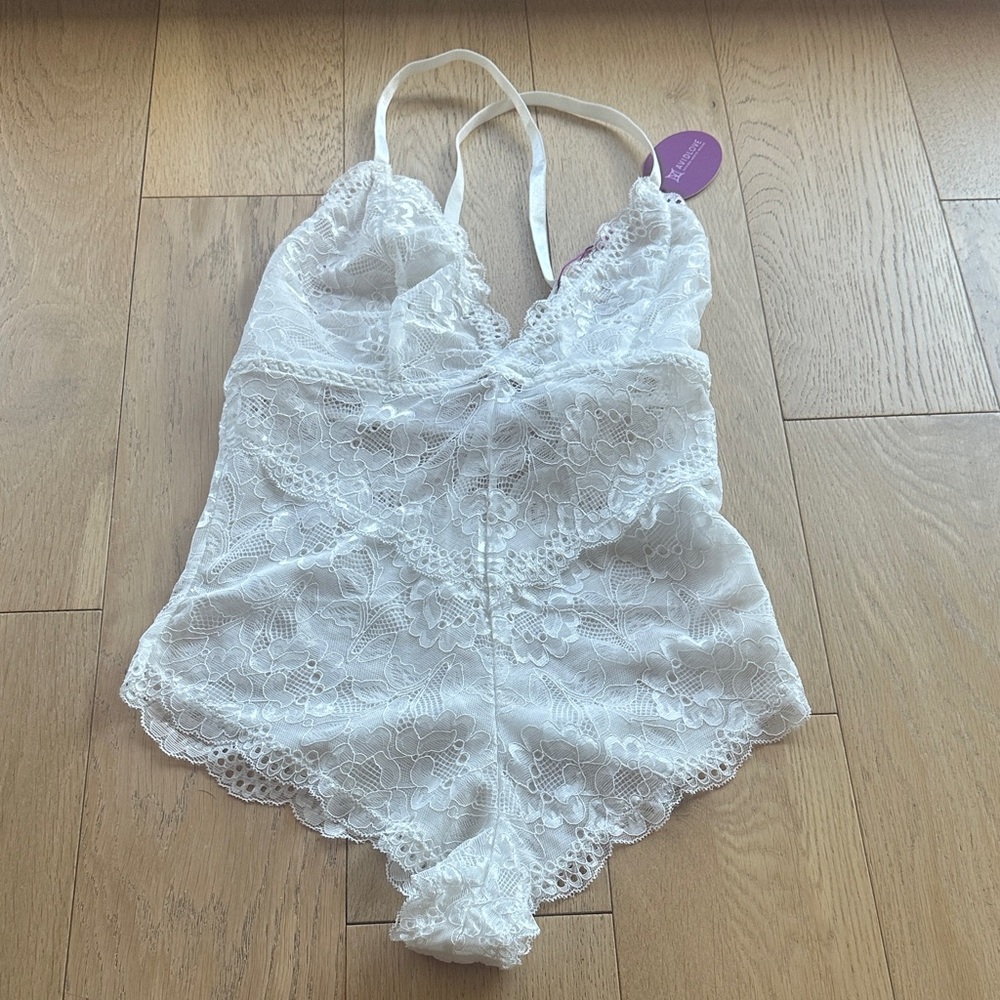 Chic White Lace Chemise